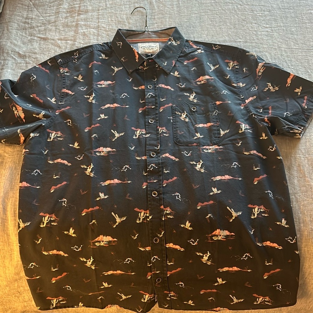NWT men’s short sleeve cactus button-up shirt